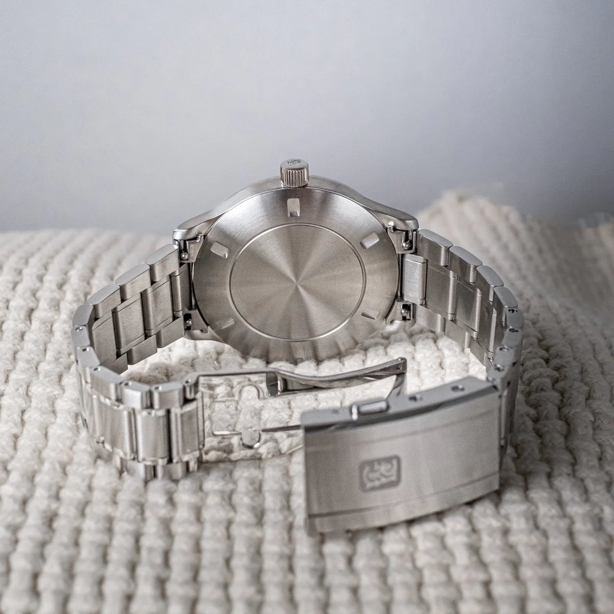 Redcliff 39.5 Date Pewter Grey